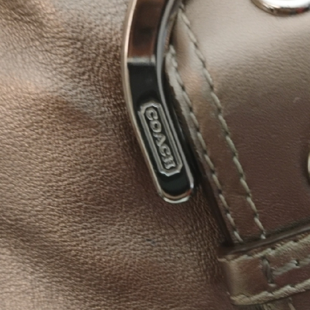 Elegant Metallic Shoulder Bag - Picture 9 of 9